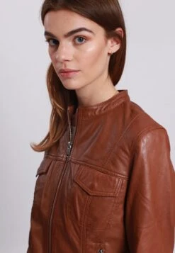 Lee Cooper Leather Jacket With Round Collar - 2 Zipped Side Pockets - - Veste En Cuir - Cognac 7 Lee Cooper Leather Jacket With Round Collar - 2 Zipped Side Pockets - - Veste En Cuir - Cognac -Lee Cooper Magasin 19fe01c704fa41768fa6c5e3fd402e4d