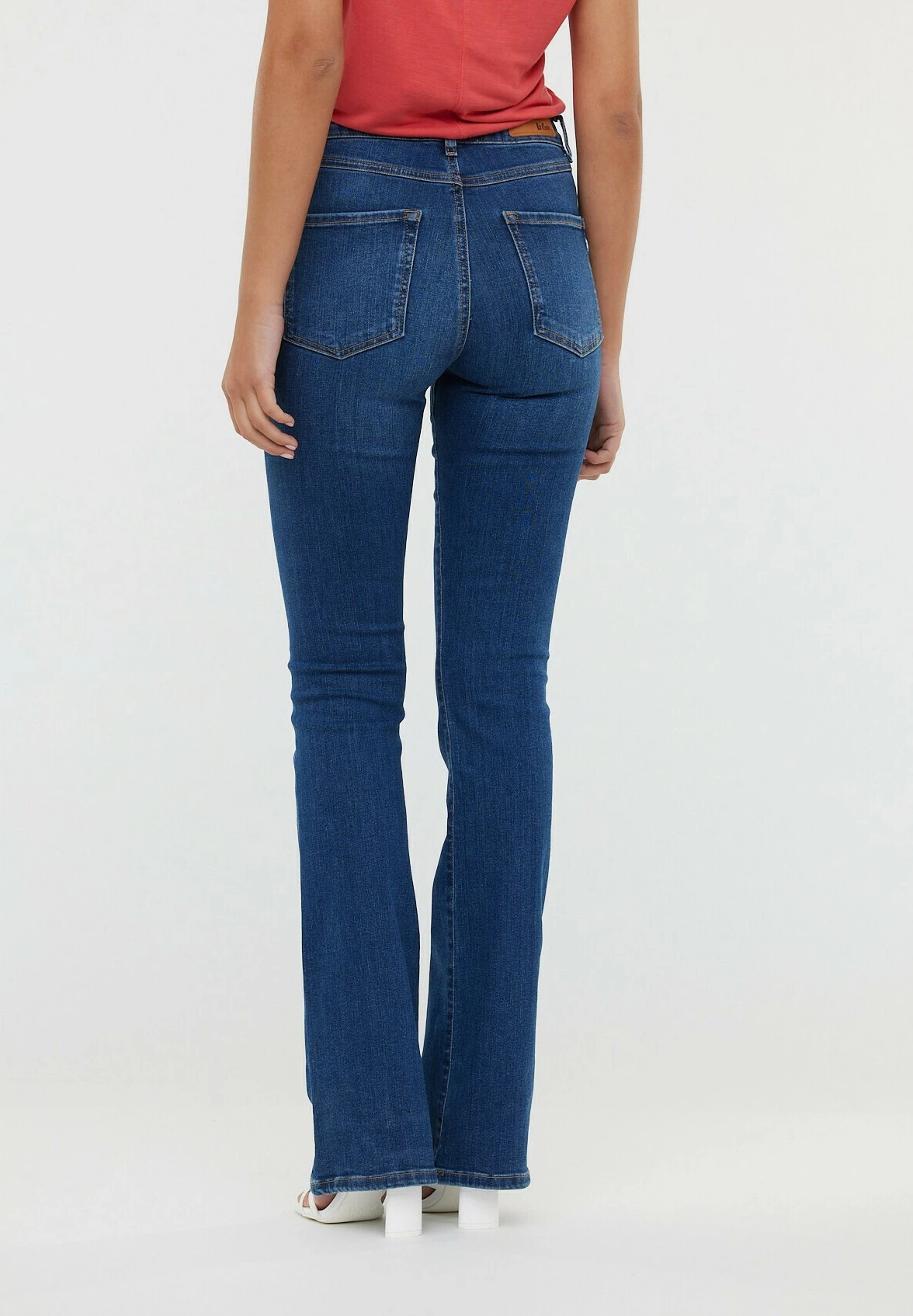 Lee Cooper Jeden - Jean Flare - Medium Blue Brushed 3 Lee Cooper Jeden - Jean Flare - Medium Blue Brushed – Image 3