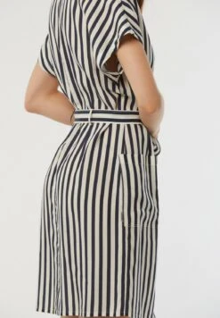 Lee Cooper Luzia - Robe Chemise - Marshmallow 10 Lee Cooper Luzia - Robe Chemise - Marshmallow -Lee Cooper Magasin b99319cc69ed4b7fb08e1a8bb58f98f0